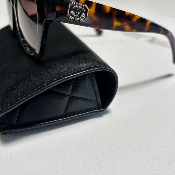 CHANEL Brown Tortoise Sunglasses Gift Ready main image 7